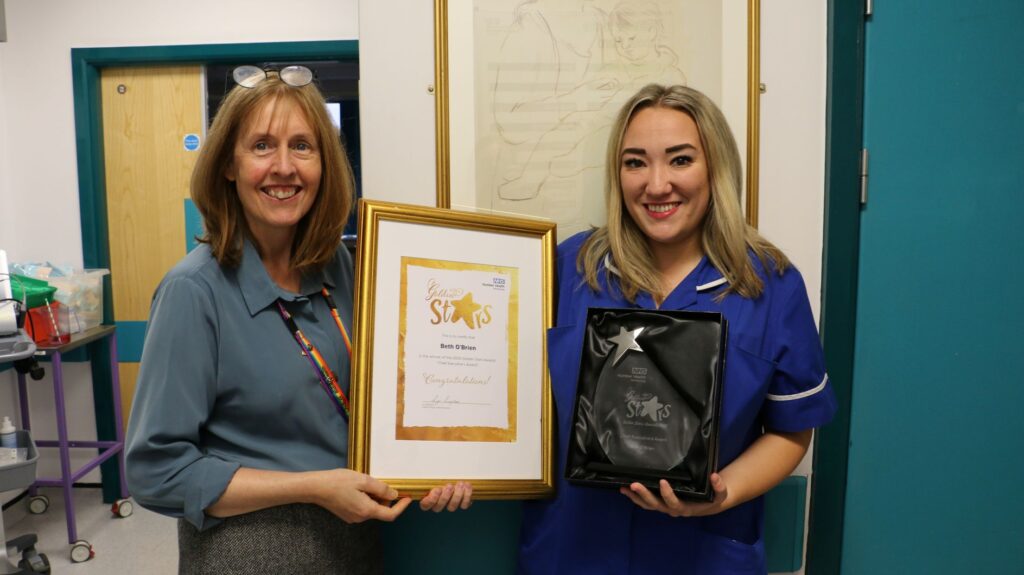 A midwife receives an award