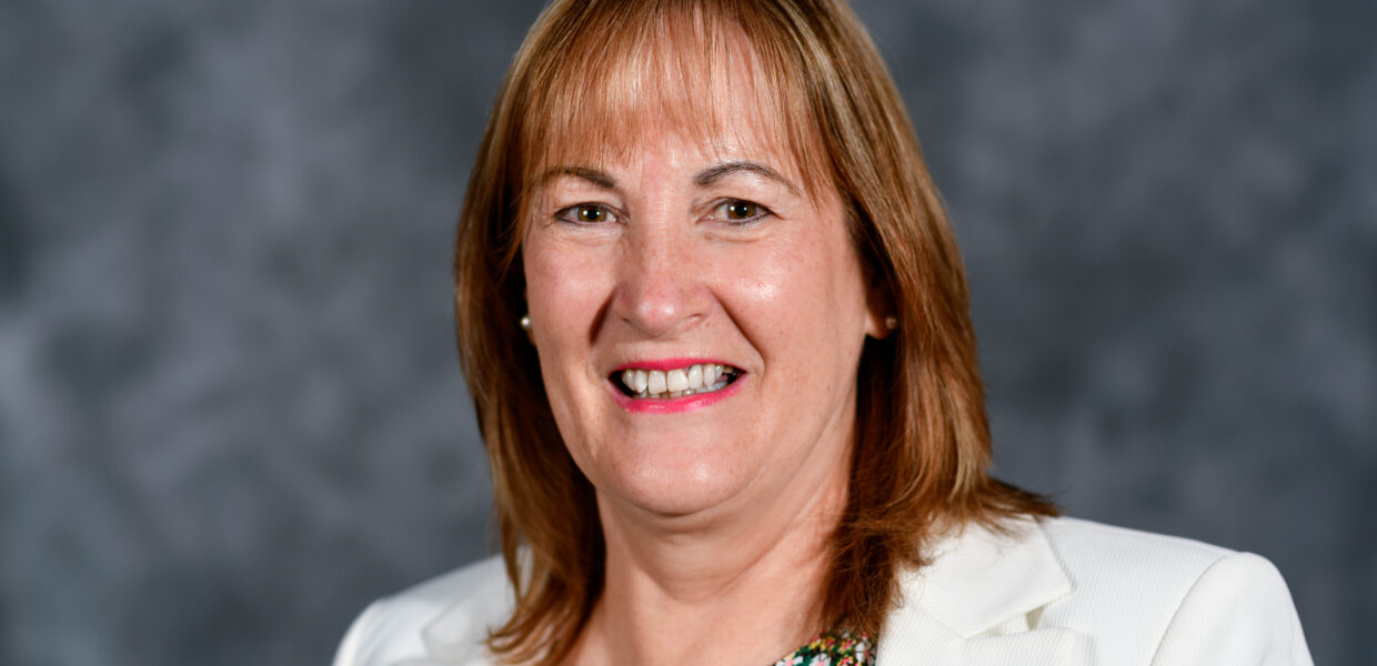 headshot of Lyn Simpson